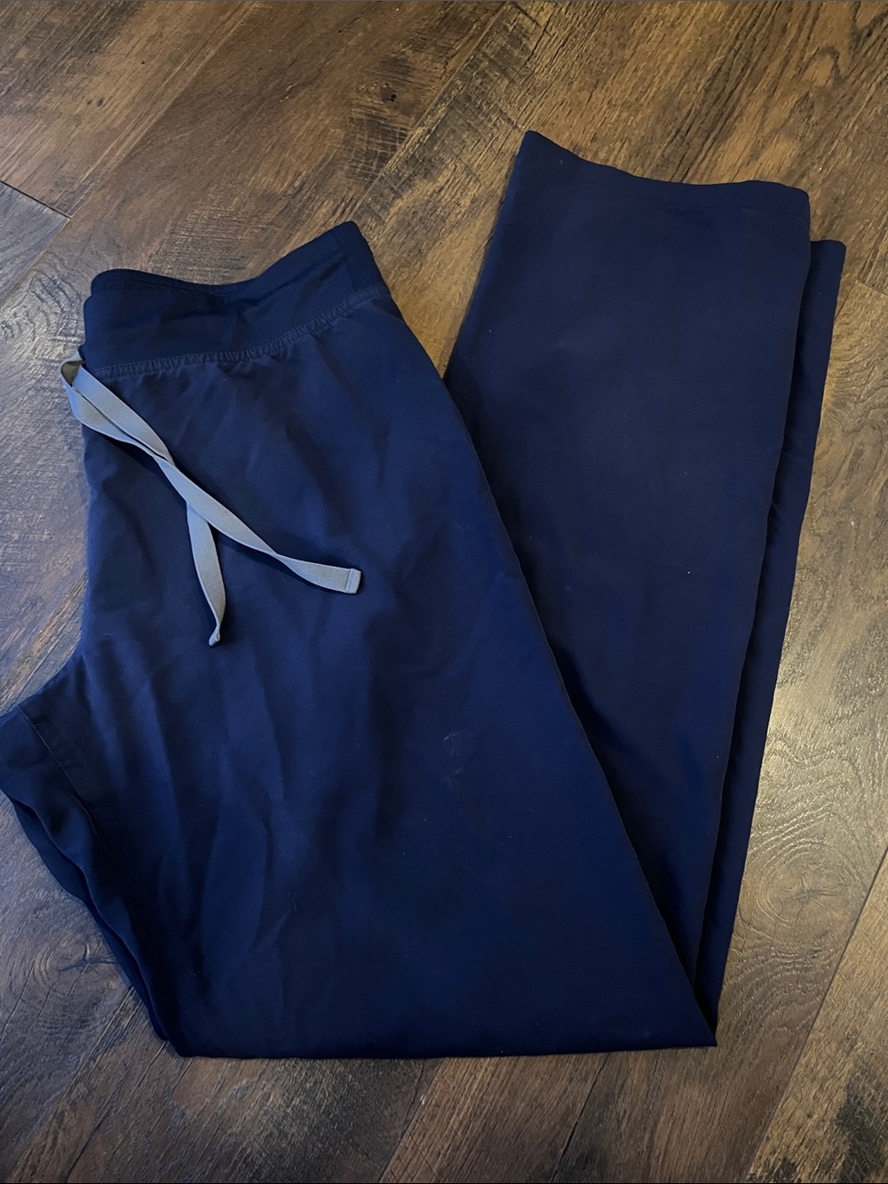 Figs Livingston in Navy size small tall